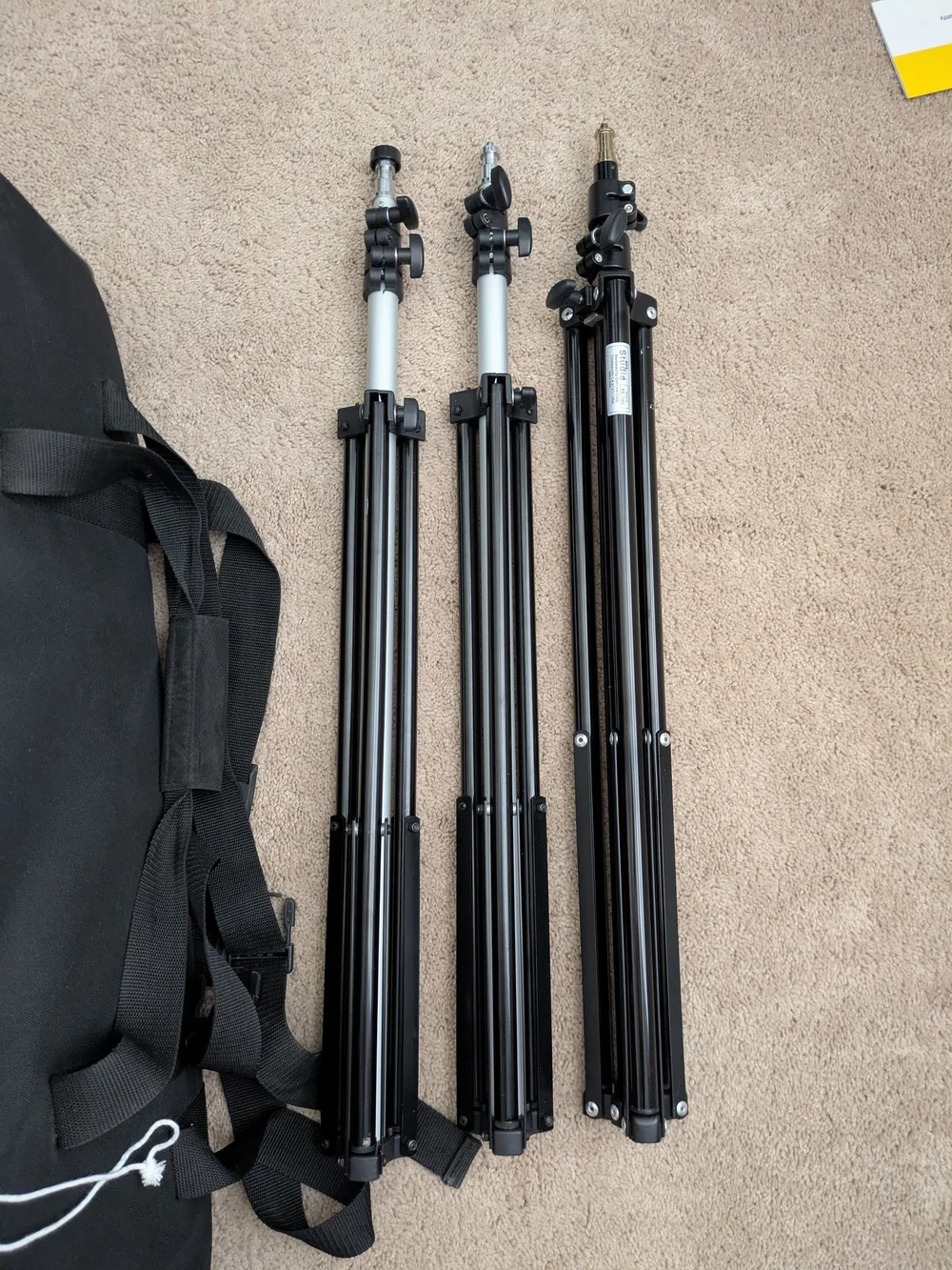 Studio Black and Silver Light/Accessory Stand Kit With Umbrellas Photography
